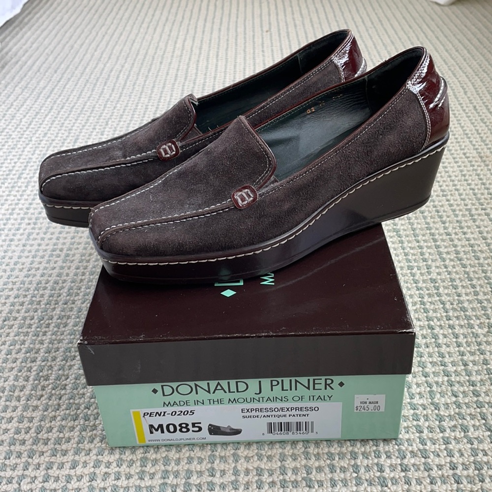Donald J Pliner platform loafer. Sz 8.5 brown suede.  Medium width.